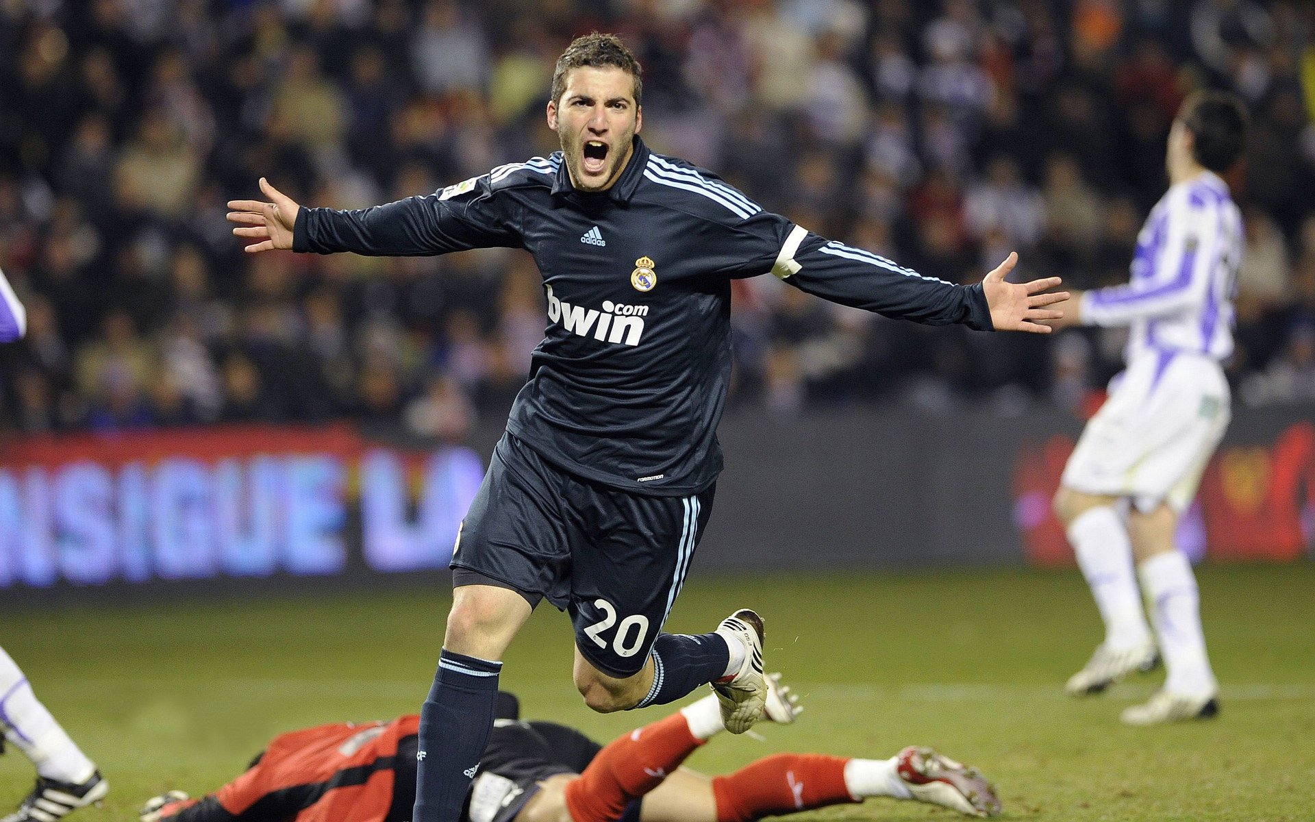 开云体育官网-加维扛起宇宙级压力！玻利维亚高原上，一颗19岁心脏迸发出那不勒斯的曙光